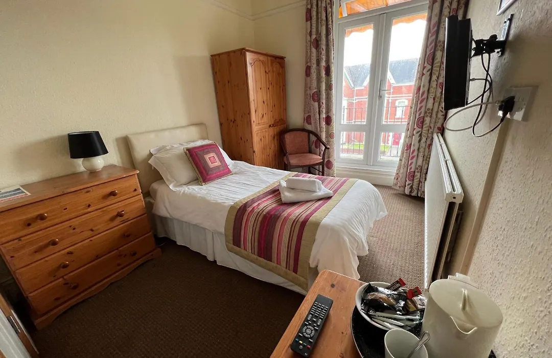 Hurst Dene Aparthotel-1