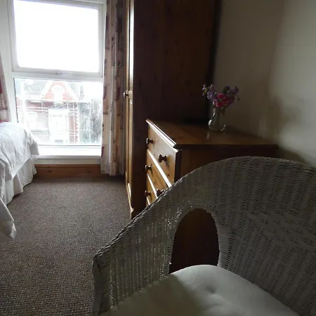 Hurst Dene Aparthotel-3